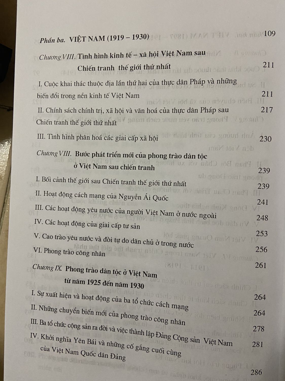 Sách hay, đầy đủ, làm giáo trình dạy và học được ở bậc đại học.