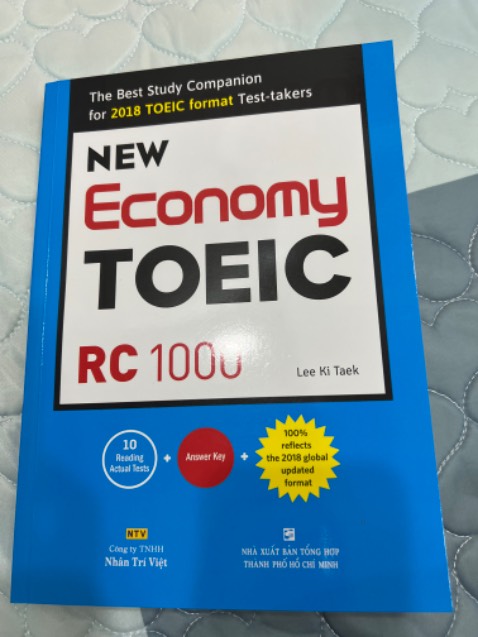 Bìa đẹp. Giấy tốt. In ấn rõ ràng. Tuy nhiên đối vs cuốn RC chỉ kèm đáp án chứ k giải cụ thể chi tiết nhé.