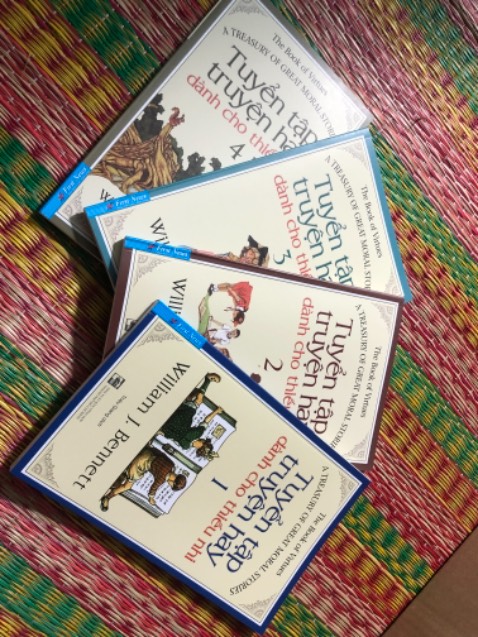 Sách của First News trước nay vẫn luôn trình bày rất đẹp, mỏng nhẹ dễ dàng mang theo đi bất cứ đâu. Chất lượng giấy, mực in cũng rất tốt. Lần này chỉ có 1 lỗi nhỏ bị nhăn giấy vài trang thôi, không ảnh hưởng gì nhiều. Món quà nhỏ cho các bé đã hoàn thành tốt năm học. Cả nhà đều hài lòng. Sách của First News trước nay vẫn luôn trình bày rất đẹp, mỏng nhẹ dễ dàng mang theo đi bất cứ đâu. Chất lượng giấy, mực in cũng rất tốt. Lần này chỉ có 1 lỗi nhỏ bị nhăn giấy vài trang thôi, không ảnh hưởng gì nhiều. Món quà nhỏ cho các bé đã hoàn thành tốt năm học. Cả nhà đều hài lòng.