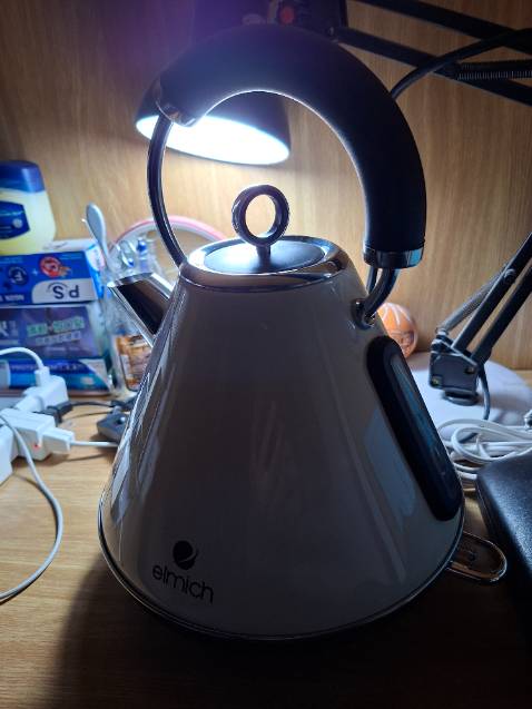 Mẫu mã đẹp, đun sôi nhanh, nhưng không có cách nhiệt, mặt ngoài rất nóng khi đun.