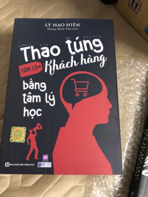 Sách bìa đẹp, shop đóng gói cẩn thận, giao hàng nhanh, giá tốt, chất lượng, nên mua mn ạh. Tks shop.