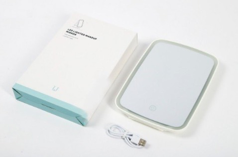 Guong dep, có den rat tien loi. Chinh duoc do sang manh nhe ổn trong tam gia 5 sao nhé