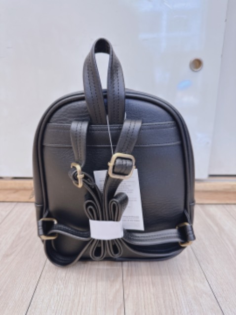 Balo xinh xắn lắm lun á, chắc tay quá Chời này đc vừa ipad mini lun ý chứ đi làm đi chơi là okila hết sức