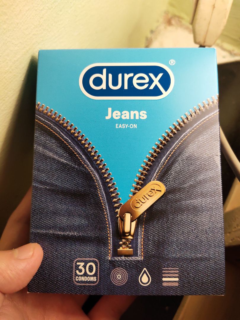 Hàng chính hãng chất lượng. Mình mua lúc sales nên giá cả khá phải chăng. Hộp 30 bao dư xăng mà xài dần dần :">