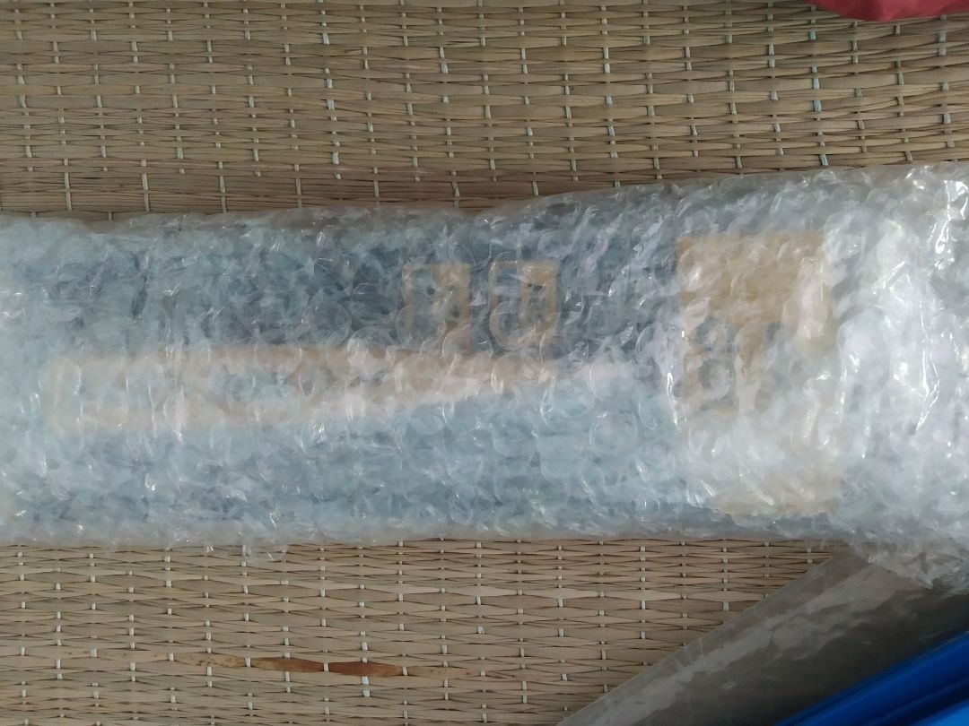 bút nói chung tạm được, không tốt lắm vì tiền nào của nấy, được cái tôi dùng 2 tháng rồi không bị hỏng hóc gì
- ưu điểm: phát hiện chỗ có điện với số hiệu điện thế (chưa kiểm tra độ chính xác)
- khuyết điểm: không thể xác định được chỗ đó có thật sự là rò điện hay không, tôi mới mua ấm siêu tốc về thử bên ngoài vỏ thì báo là có điện, trong khi tôi sờ tay thì chả sao cả, nếu sau này dụng cụ nào đó mà chập cháy kiểm tra bằng bút này mà nó báo là có điện thì không biết nên tin là chỗ đó có rò điện hay ko, nói chung các bạn mua nên cân nhắc