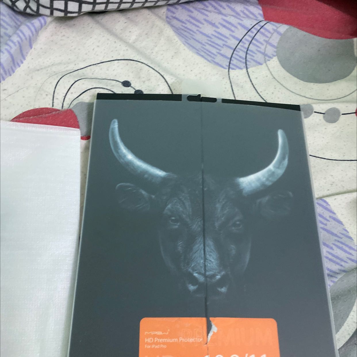 hàng có vẻ chính hãng. dễ dán. tự dán 1 lần ăn luôn. giá sale dịp sinh nhật Tiki nên áp mã khá rẻ. sẽ còn ủng hộ tiki lâu dài. cám ơn Tiki