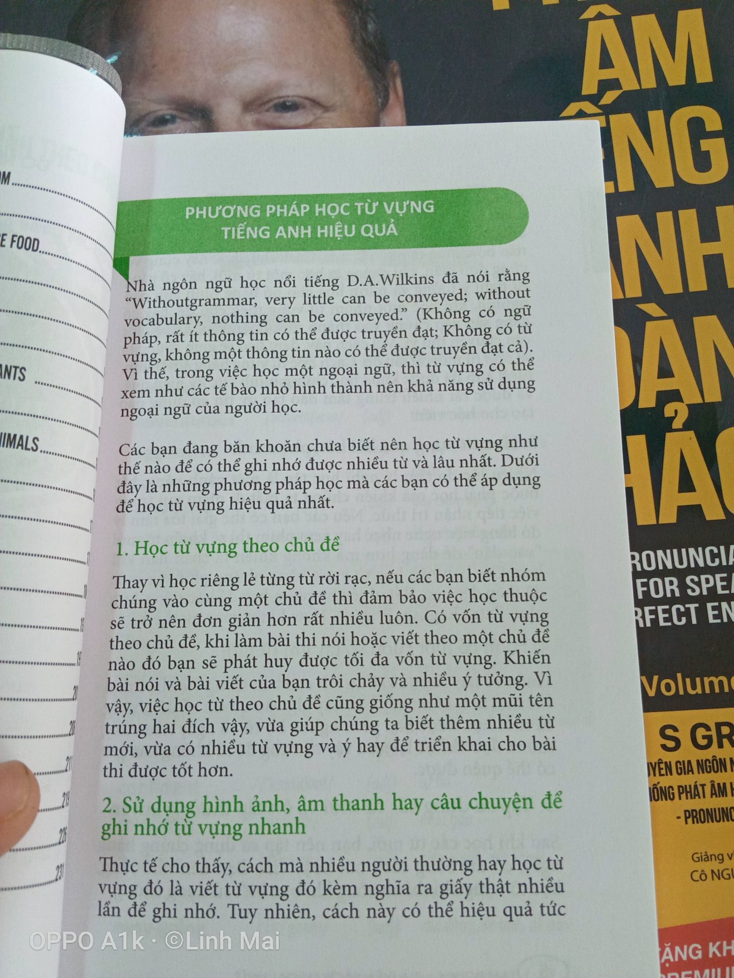 Sách được thiết kế nhỏ gọn. Cầm cuốn sách rất mát tay. Sách mới, nhìn như vừa ra lò.
Trong sách cũng có bài tập. Nói thật là tôi không dám dùng bút để làm bài tập trong đó đâu, vì tôi luyến tiếc nó ಠ_ಠ
Có lẽ tôi sẽ mua 1 chiếc bút kim tuyến màu để làm bài vậy. Tôi cũng sẽ cẩn thận hơn khi viết bài vào trong sách.
Học tiếng Anh không chỉ là được điểm cao trong học phần mà nó sẽ ứng dụng vào bất cứ ngành nghề nào. Có thể nói Tiếng Anh quan trọng như đi bộ vậy.