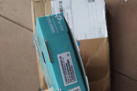 Chất lượng truyền tải quá kém, khi cùng 1 mạng tốc độ chỉ bằng  1/9 so với kết nối cáp, chậm hơn rất nhiều so với điện thoại trong khi đó bộ wifi của nhà mạng lan cũng chỉ 100mb. Main mình dùng lan intel 1225-v. Hộp sản phẩm đến nơi bị rách hẳn 1 bên tem niêm phong Tplink không biết do bên vận chuyển hay do nhà bán hàng, hay do ai đó mở ra kiểm tra hàng trước.