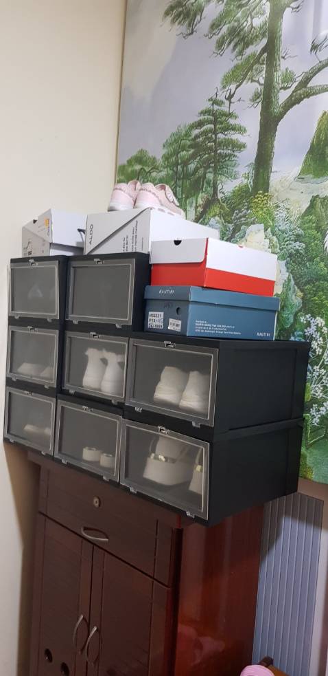 mặt trước là nhựa trắng, k phải MICA .Hàng nhận được bị mẻ góc hộp.Có 8 hộp được  ráp sẵn ,còn ***