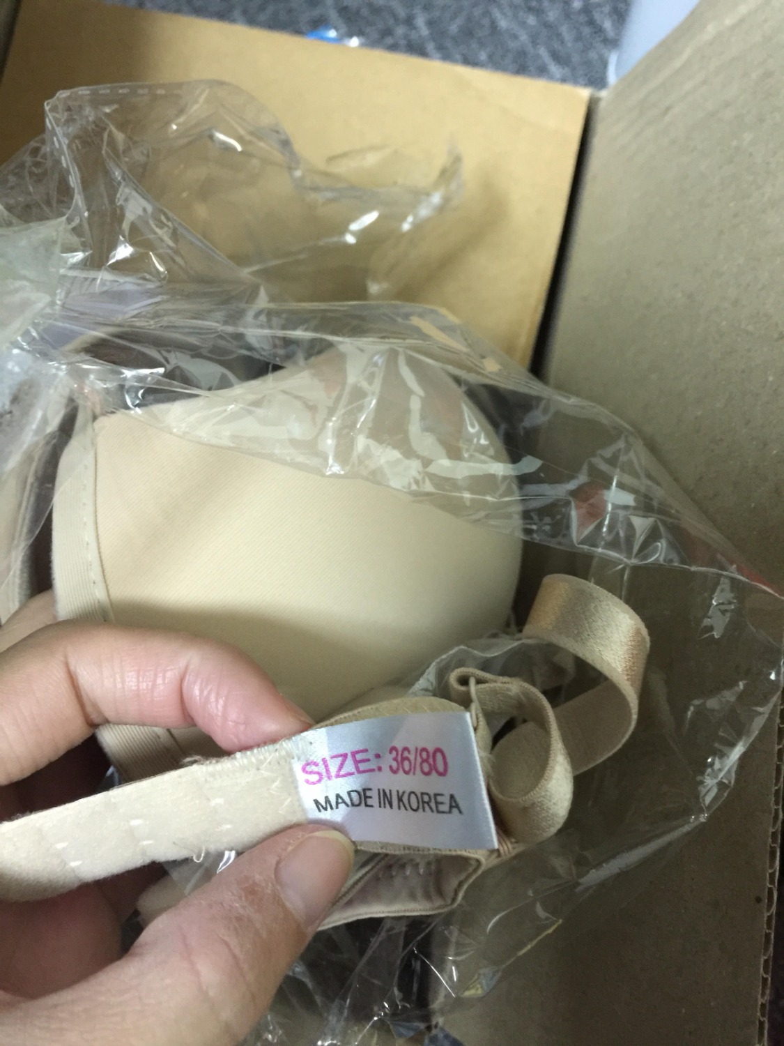 shop ơi mình đặt size 34 nhưng shop giao size 36 ko mặc được. hôm qua mình đã liên hệ *** cho tiki mà không thấy phản hồi gì. có gì tiki hỗ trợ cho mình đổi hàng với nhé.