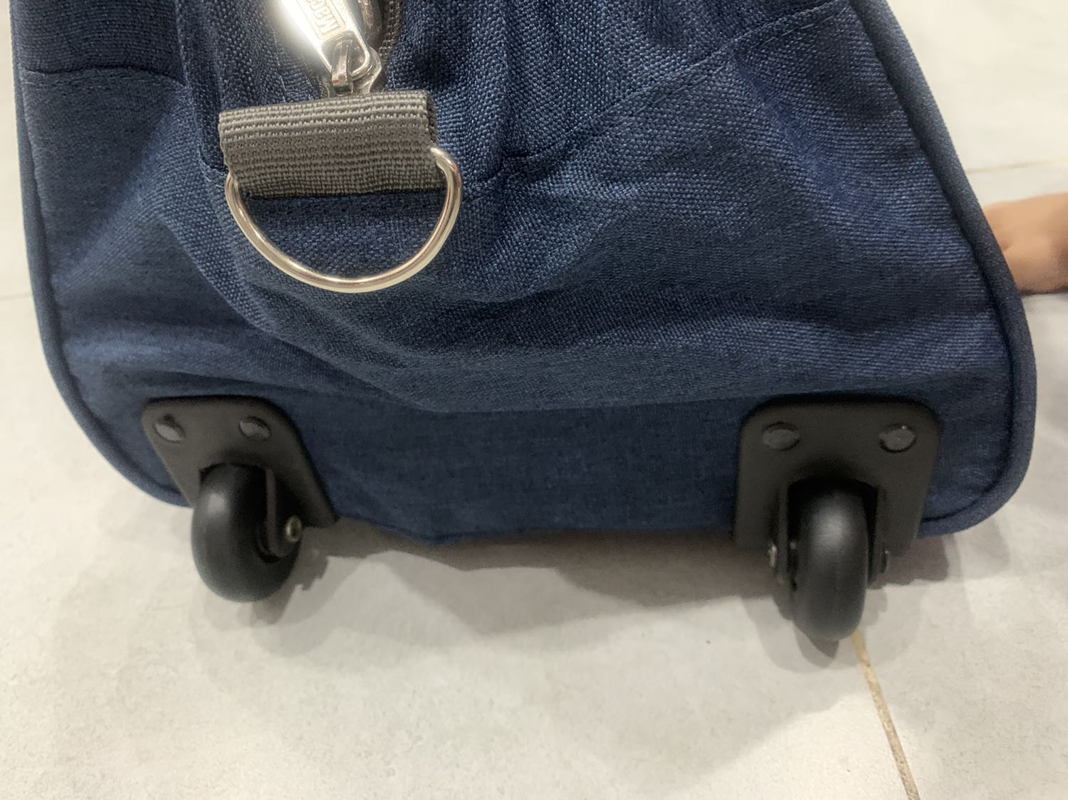 Sản phẩm chất lượng ổn so với giá, vải và đường may chắc