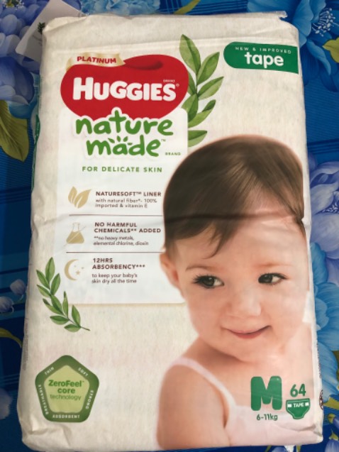 Shop giao hàng nhanh. Tả Huggies nature made mình dùng cho bé từ lúc mới sinh, ko quá dày, thấm hút ổn. Shop giao hàng nhanh. Tả Huggies nature made mình dùng cho bé từ lúc mới sinh, ko quá dày, thấm hút ổn.