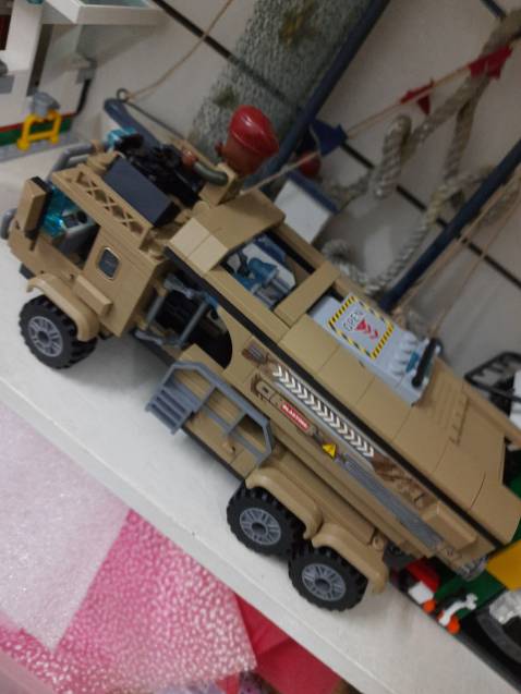 Đồ chơi đẹp, chắc chắn, giá tốt nói chung là rất hài lòng