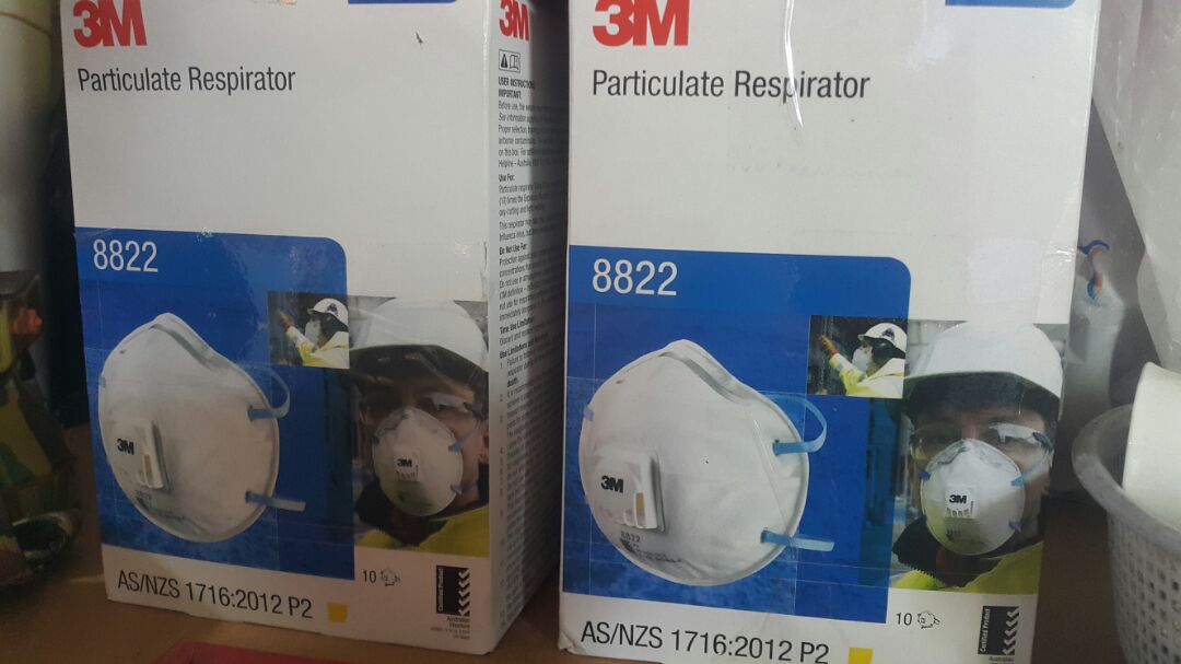 Sản phẩm như miêu tả. Kín mùi, lọc không khí tốt, *** chạy ngang qua đóng rác, khói thì có lọt một chút mùi nhưng lại hết ngay sau khi chạy qua, còn khẩu trang thường thì chạy qua nhưng vẫn còn mùi trong khẩu trang. Tuy nhiên sử dụng lâu sẽ hơi đau ở tai vì dây đeo khá chặt.