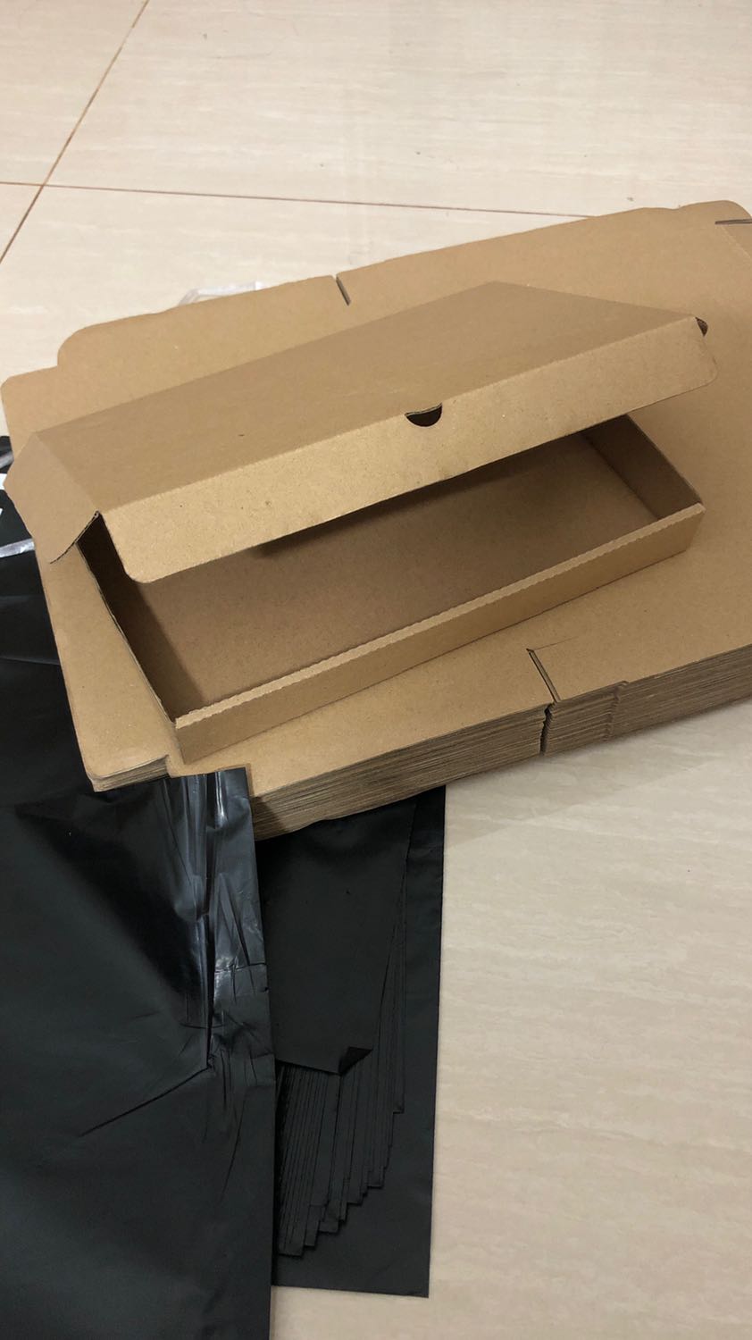 Giao đủ 25 hộp, đóng gói k chắc chắn lắm lên mấy hộp ở rìa bị dính nước và lún móp. Đúng kích thước mình cần