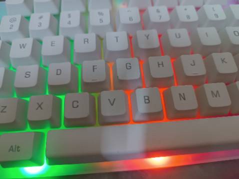 Gõ ok, dùng ổn nhma màu trắng nhìn hơi cũ