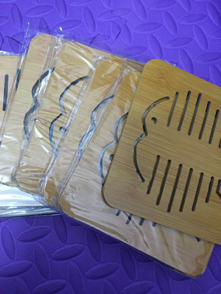 Miếng lót nồi bằng gỗ chất liệu bình thường, phù hợp với giá tiền ạ, giao hàng nhanh, phục tốt 5 sao