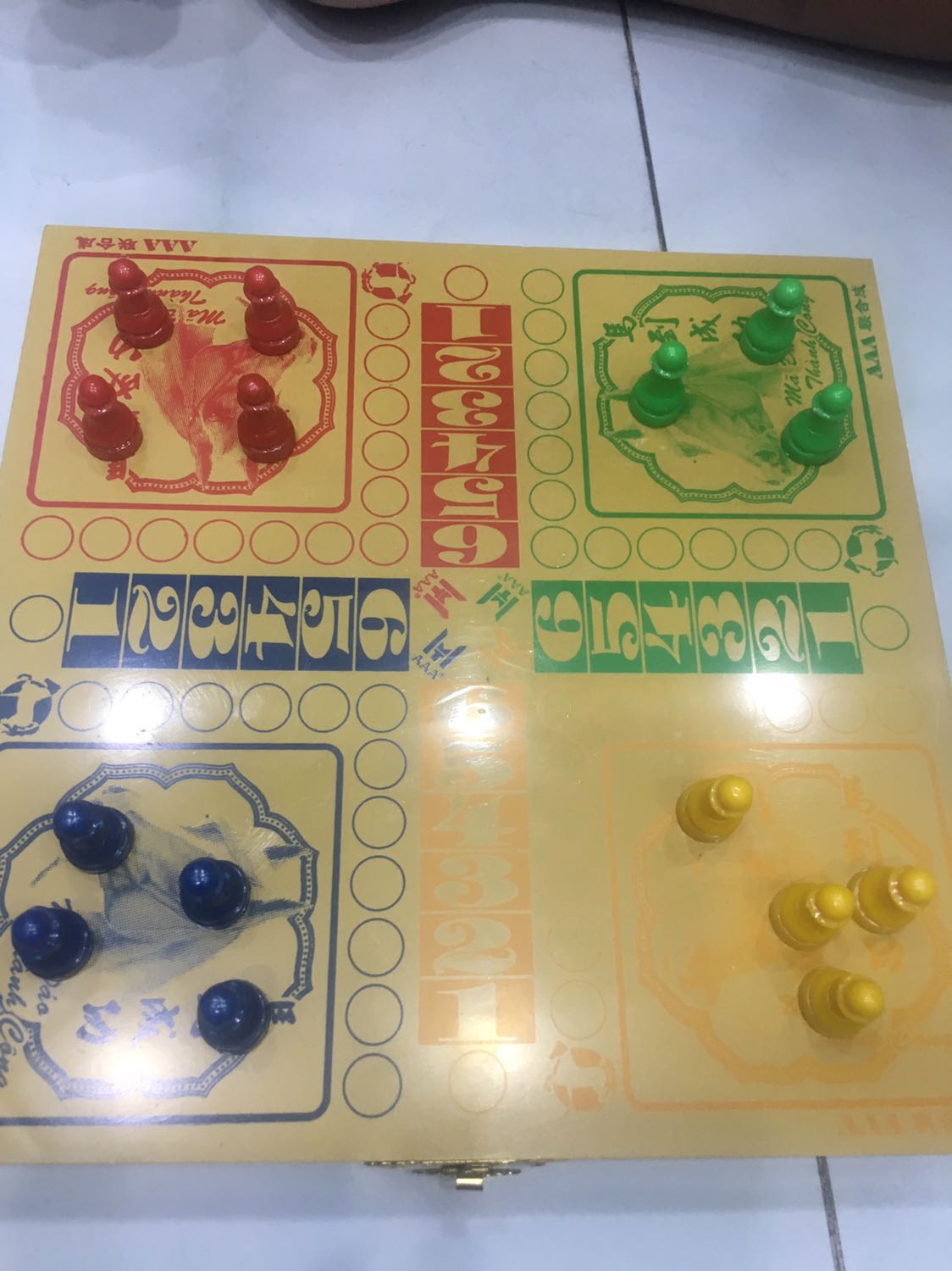 Sản phẩm tương đối tốt nhưng Thiếu 1 quân cờ xanh.