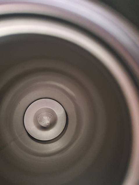 Giữ nhiệt hơn 3 giờ . Dễ tróc sơn. Nắp mặt trên dễ bị bong. Sản phẩm dùng ok.hàng đẹp. Giữ cẩn thận sẽ dùng bền.