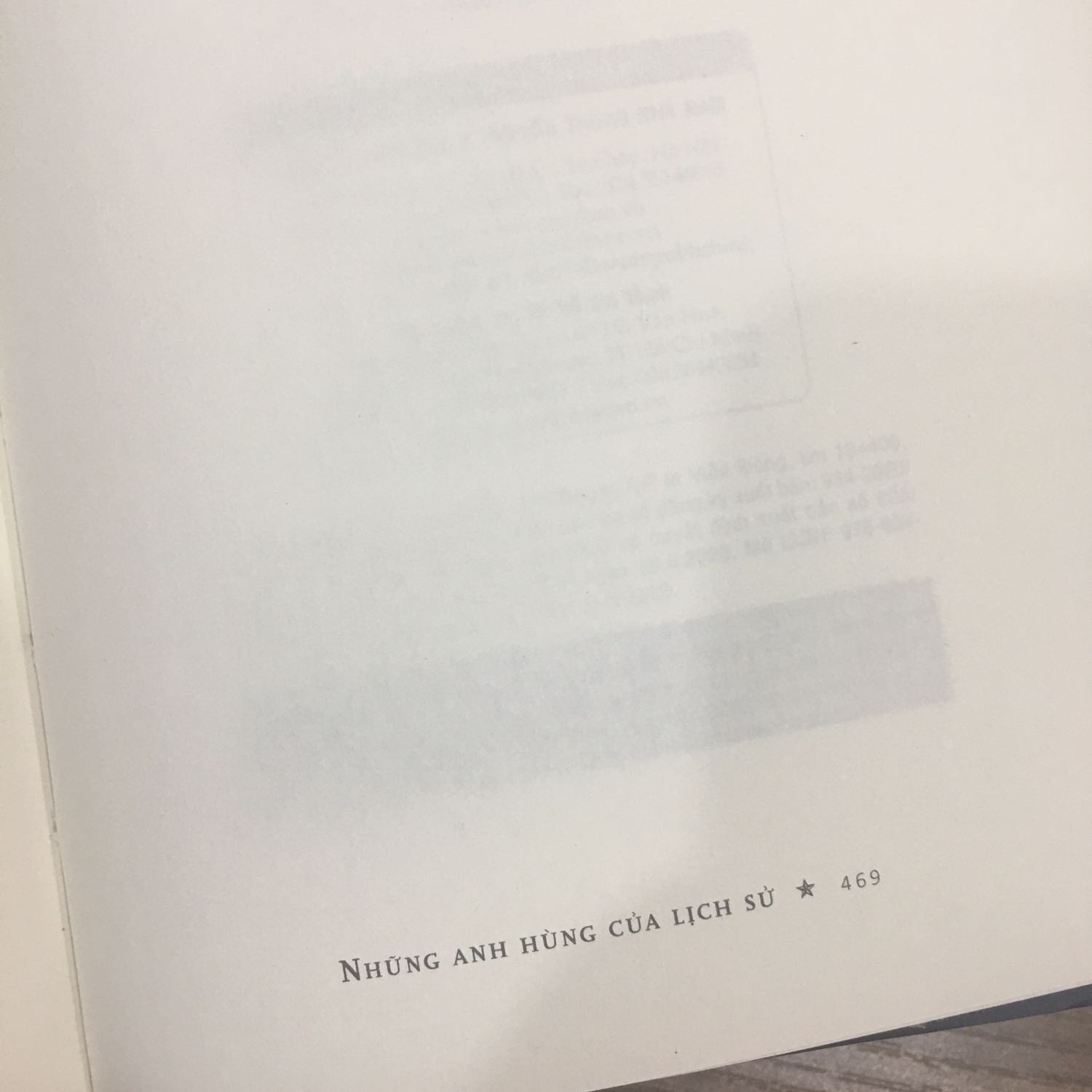 - Mặc dù gửi từ Đà Nẵng ra HN nhưng tiki ship rất nhanh, nhân viên nhiệt tình. Vận chuyển đường xa nhưng sách nhận được bọc trong túi nilon, không bị móp méo gì.

- Về sách: Thật khó hiểu cho Nhã Nam khi phần mục lục có tận 509 trang (phần chỉ mục và về tác giả), nhưng thực tế sách có 496 trang, tức là mất hẳn phần chỉ mục và về tác giả luôn. Tại sao một nhà xuất bản lớn lại để 1 lỗi nghiêm trọng như thế này nhỉ?