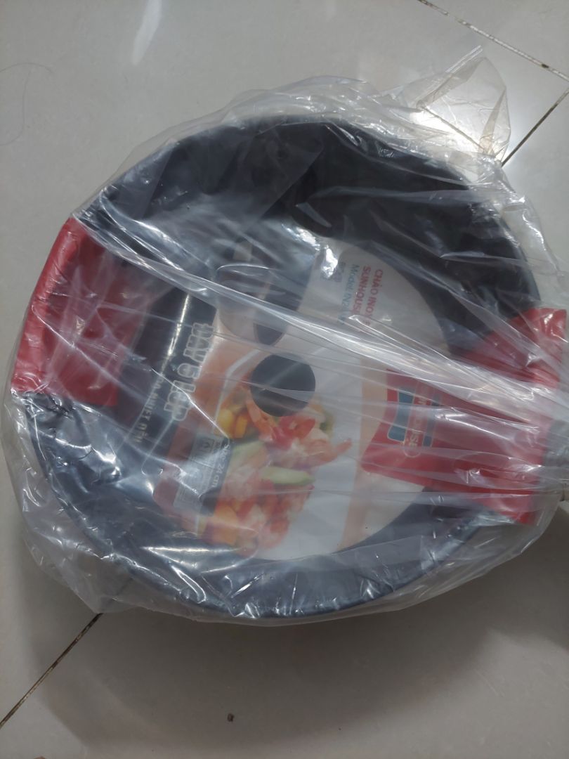 giao hàng nhanh. đóng gói hàng cẩn thận. chảo chắc chắn,  cầm nặng tay. rất hài lòng về sản phẩm. sẽ ủng hộ shop tiếp tục .