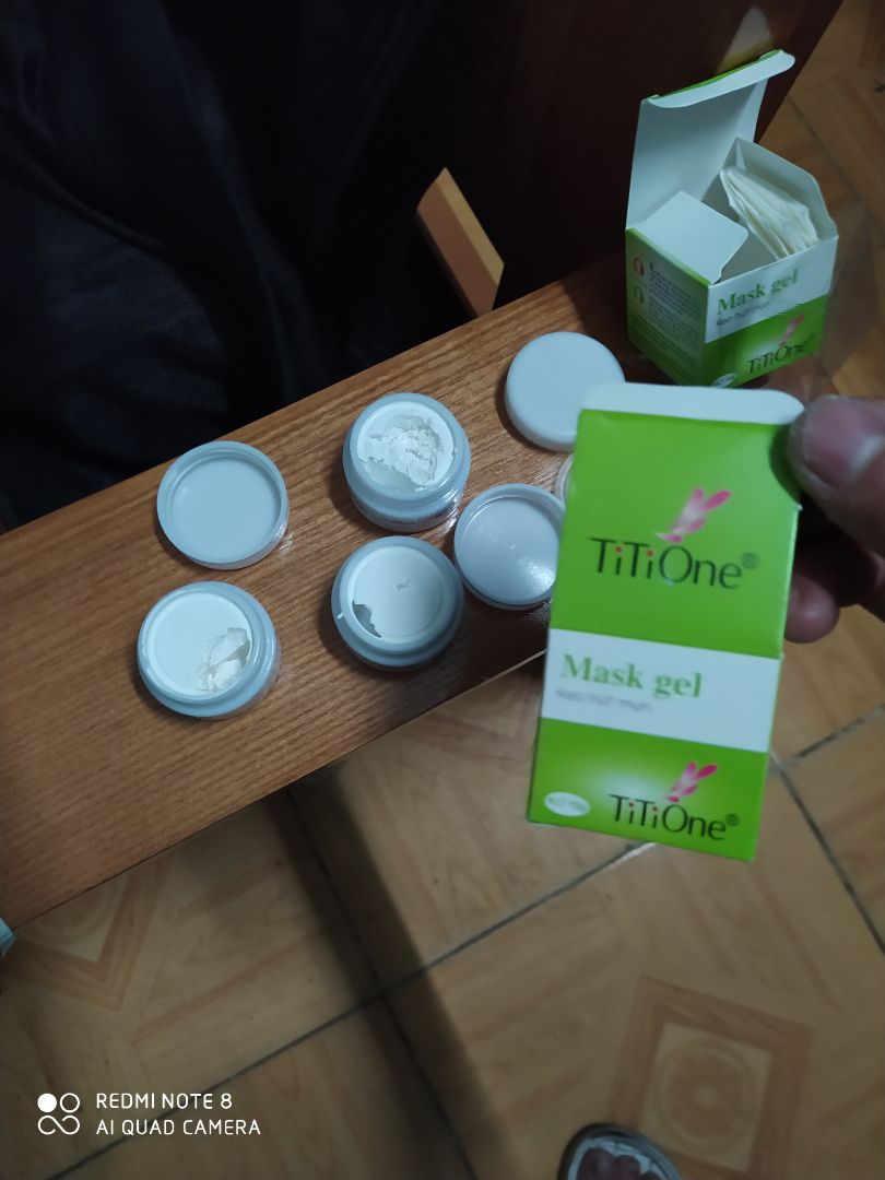 cho mình hỏi kem gì mà khô như vậy bôi kiểu gì. mình tưởng n chỉ bị khô trên bề mặt . nhưng tất cả đều đông cứng. quá thất vọng. mình cần shop giải thích cho mình hỏi kem gì mà khô như vậy bôi kiểu gì. mình tưởng n chỉ bị khô trên bề mặt . nhưng tất cả đều đông cứng. quá thất vọng. mình cần shop giải thích