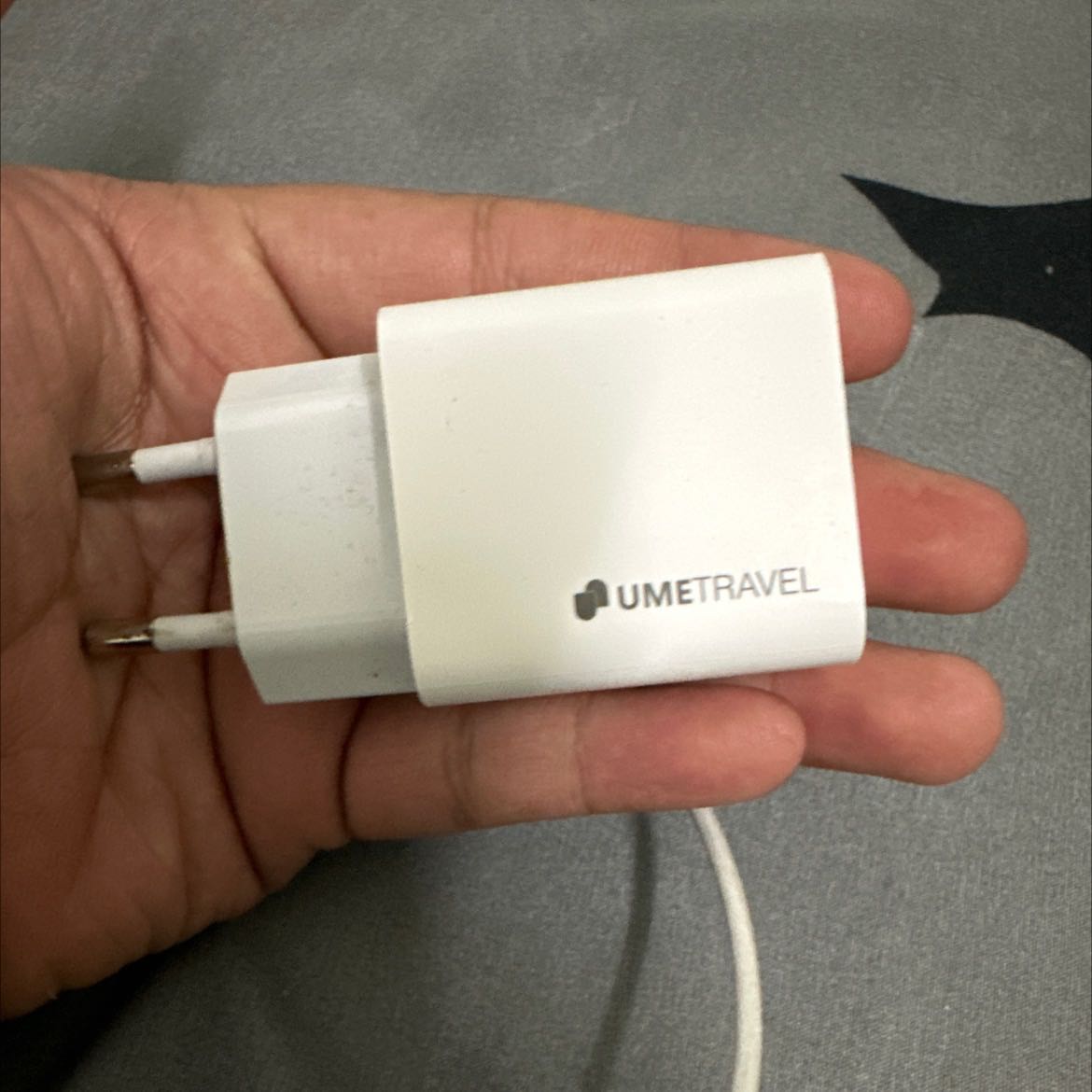 Sài rồi mới thấy không chất lượng, sạc không vô pin