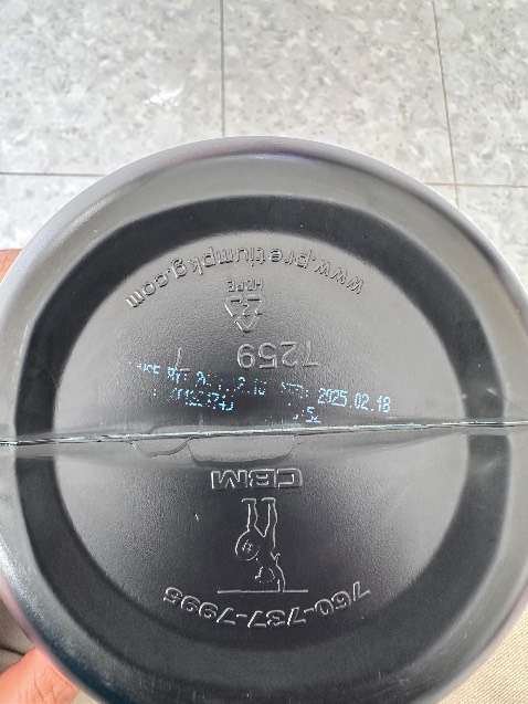 hop sua cũ, chữ bay màu, sản phẩm sua uong vô cũng thấy kém chất lượng