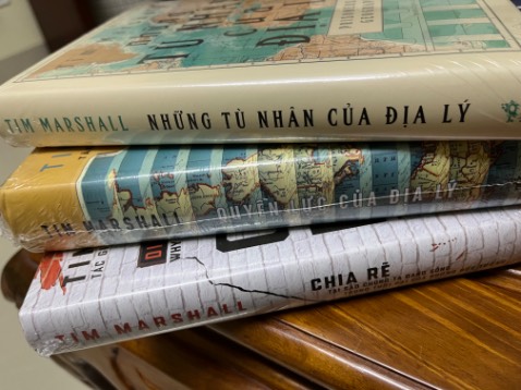 Giao sách đúng hẹn, đầy đủ, sách bìa cứng, được bọc cẩn thận, hàng nhận được nguyên vẹn ạ, cảm ơn ạ