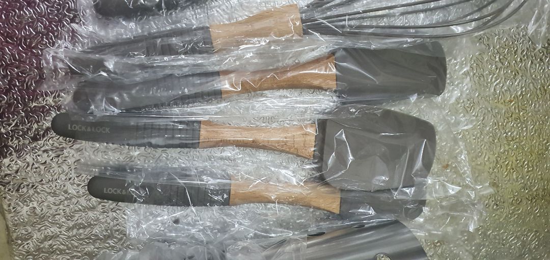 Hộp đựng chắc chắn, sản phẩm nhìn chắc tay. Bao gói cẩn thận. Rất hài lòng.