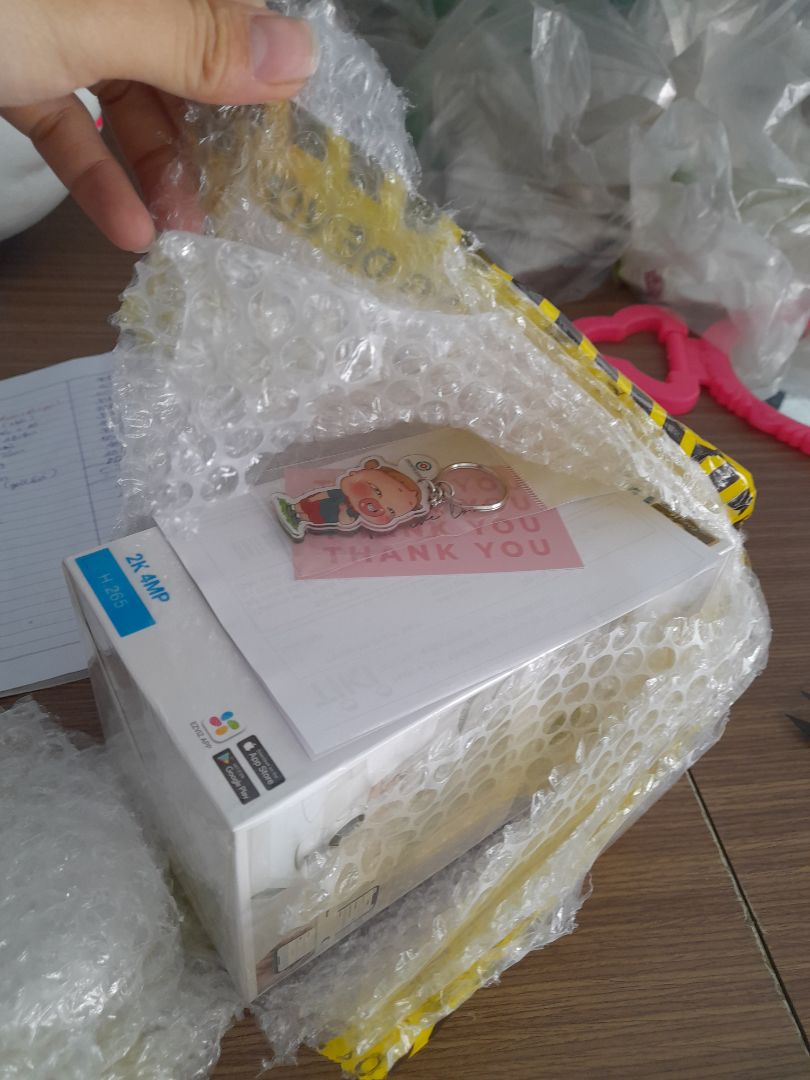 đã nhận dk hàng shop đóng gói rất kỹ,lại được tặng móc khóa.tự một mình lắp nên ko biet có ôn ko