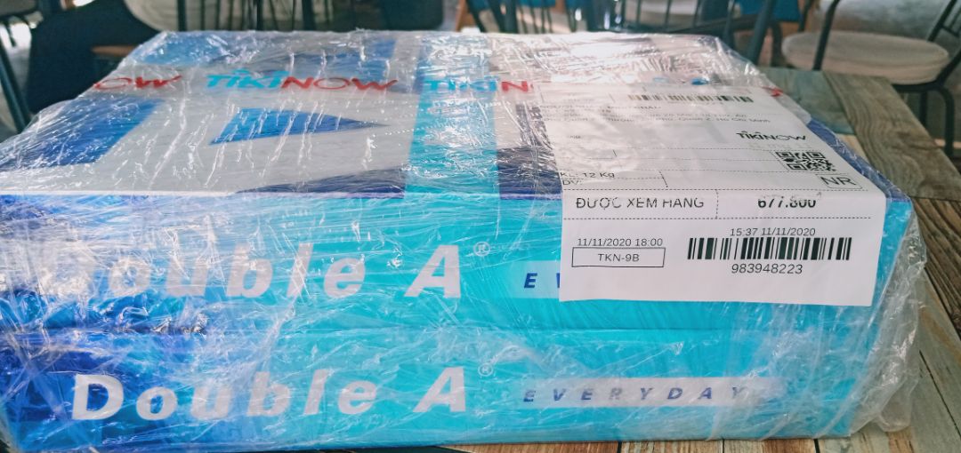 lần đầu mua hàng trên tiki vì có giao hàng nhanh trong ngày vì có việc cần gấp. mình đặt 2 thùng giấy 2thùng là 10 ram mà giao cho mình 2 ram. trog khi đóng gói đến shipper giao 2 ram giấy tận gần 700k mà không phát hiện sai xót. còn hẹn mình giao trước 6h vậy mà đến tận 7h hơn tối mới giao. nên mình không trực tiếp nhận hàng nhờ đồng nghiệp nhận hộ nên không phát hiện sai xót mà vẫn nhận. Hôm sau lên công ty nhận hàng mới tá hoả có 2 ram giấy thôi. Mình đã liên hệ bên tiki phản hồi hình ảnh qua *** hy vọng được giải quyết sớm.