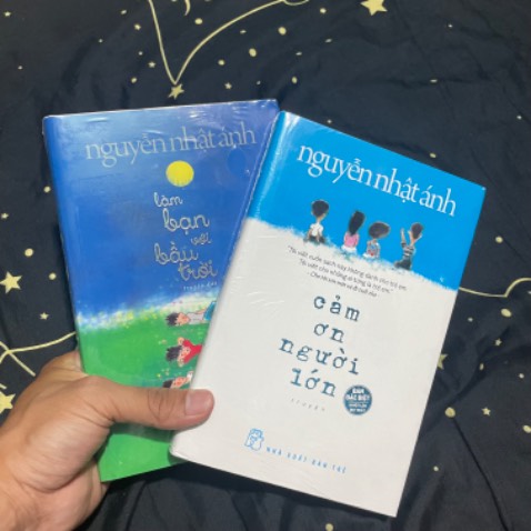 Rất không hài lòng, từ đóng gói cho đến hộp đựng, k chống xóc làm hư cạnh sách; có chọn bookcare nhưng sách vẫn còn seal k bao boôkcare, tệ !