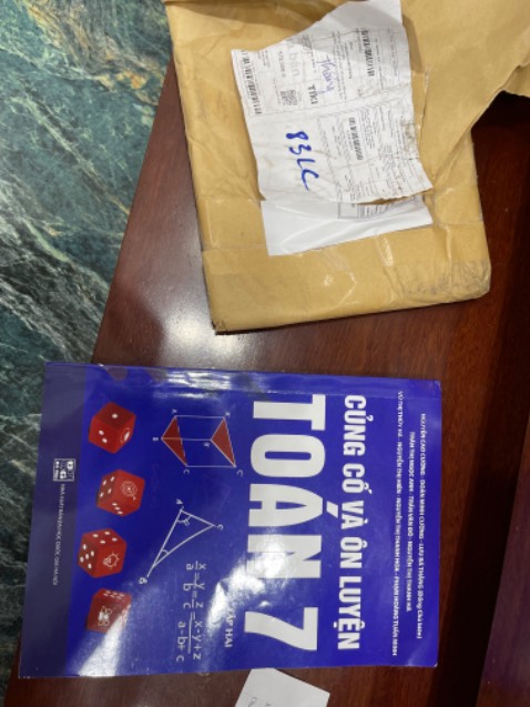 Đặt 2 tập nhưng chỉ giao 1 tập, đã thanh toán hết tiền. Đã liên hệ với shop têu cầu kiểm tra lại theo số đt kẹp cùng sách nhưng sau 1 ngày vẫn không thấy shop liên lạc lại là đã check lại video đóng gói hay chưa.