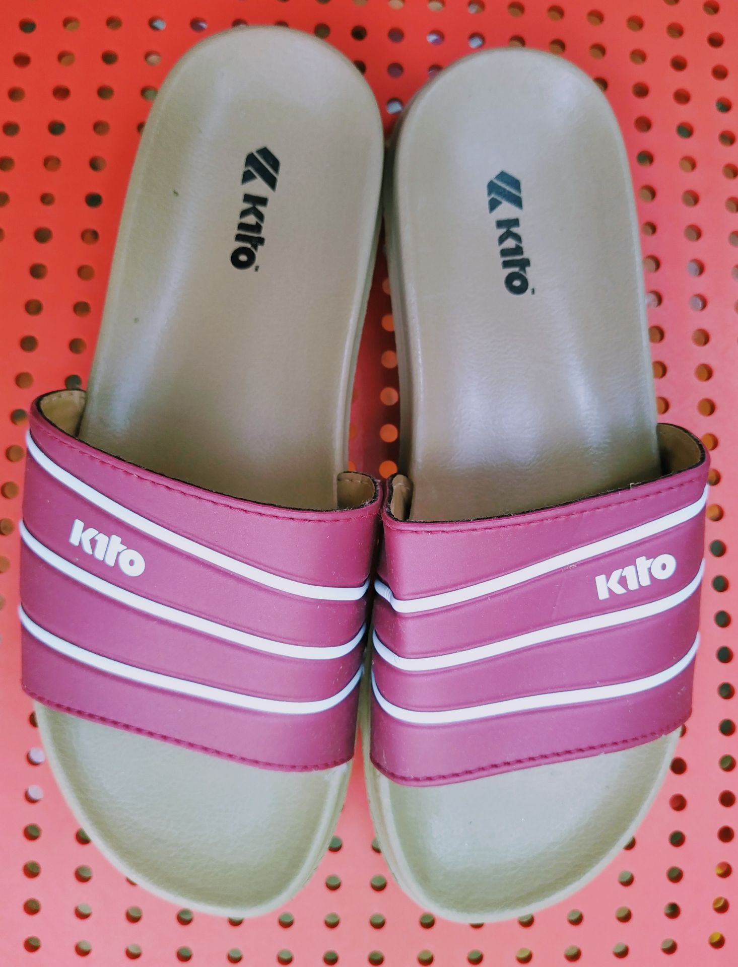 Mua một lượt mấy đôi để tặng người thân trong gia đình. Size 37 và 38 không chênh nhau nhiều. Mua một lượt mấy đôi để tặng người thân trong gia đình. Size 37 và 38 không chênh nhau nhiều.