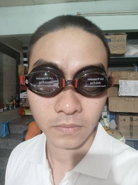 Dây đeo chắc chắn, cận 6 độ đeo vào rất đúng độ hiện tại. Ngoài ra có hộp đựng kèm theo phụ kiện rất chu đáo. Thư cảm ơn rất có tâm. Dây đeo chắc chắn, cận 6 độ đeo vào rất đúng độ hiện tại. Ngoài ra có hộp đựng kèm theo phụ kiện rất chu đáo. Thư cảm ơn rất có tâm.