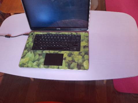 Mình nhận được sản phẩm tốt hơn so với giá. May mắn là vận chuyển ổn, mọi thứ đều lành lặn. Bàn 
thiết kế đơn giản, sang trọng, đẹp. Cảm ơn shop và tiki nhiều.