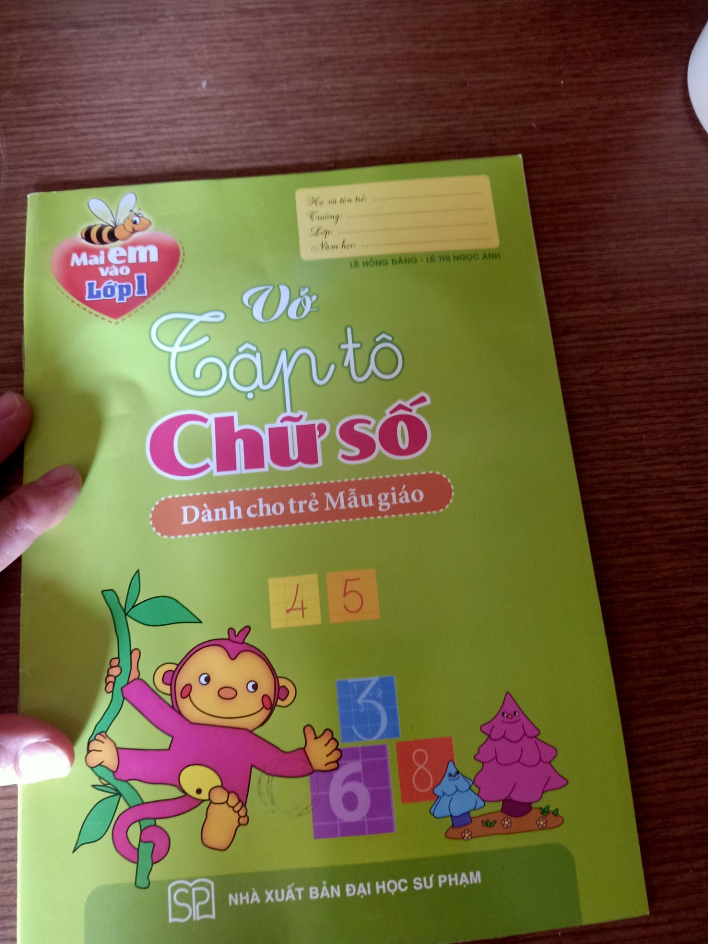 Tập đẹp, dễ tô, tiện cho bé vừa luyện, vừa học số