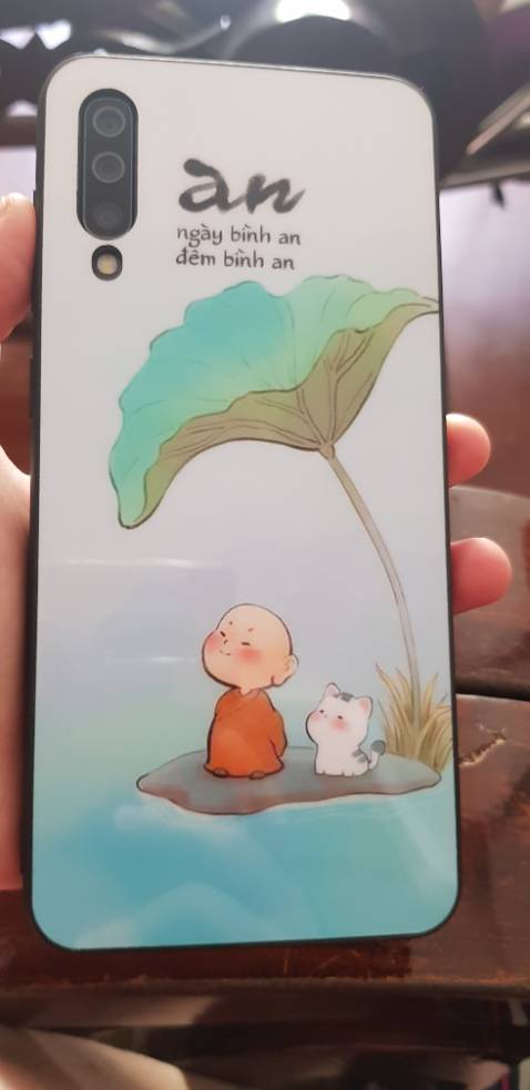 Kiểu dáng đúng như hình, viền nhựa dẻo, đáy nhựa cứng, ốp vừa vặn.