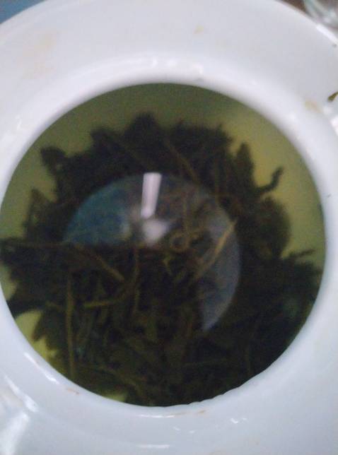 Trà thơm, màu trà xanh ngắt rất đẹp, loại đỏ giá hơi chát nhưng tiền nào của đó. Giao hàng nhanh khá hài lòng