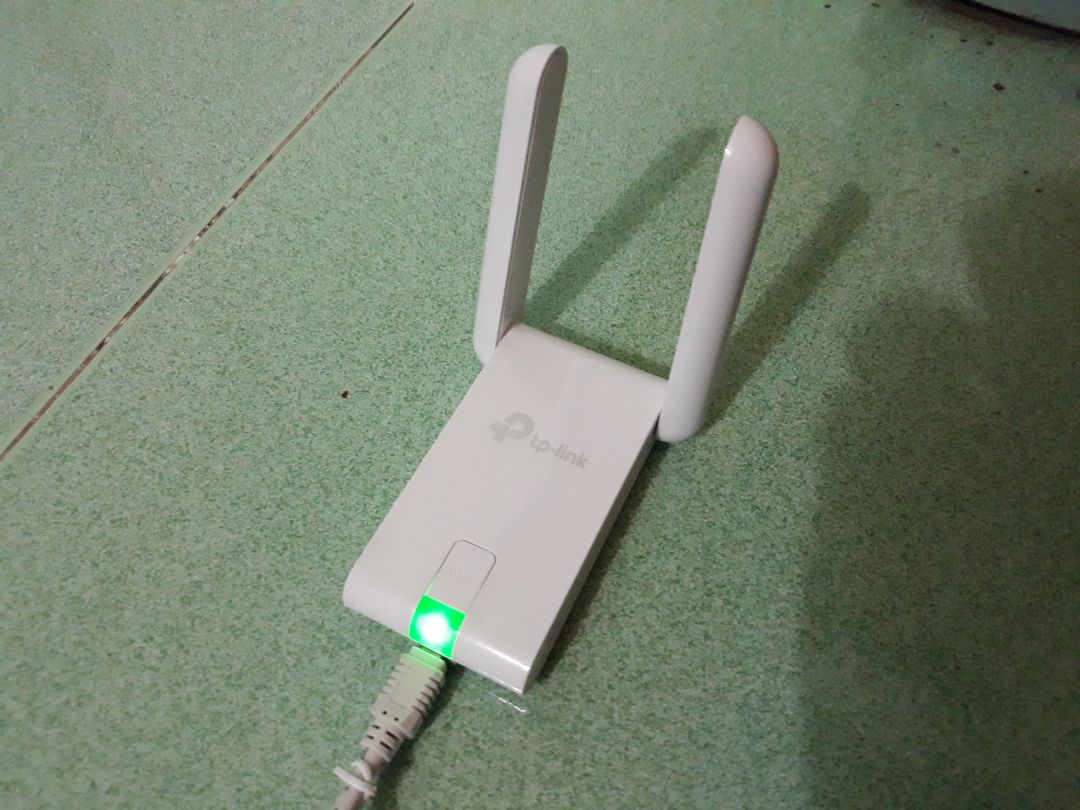 Mua hàng ở tiki chưa bao giờ thất vọng, đặc biệt là đóng gói và ship hàng, giao siêu nhanh, đặt tối là 9h30 sáng đã giao rồi. Hàng đúng mô tả, bắt sóng tốt, cục wifi mới sản xuất, version 5.0, dễ sử dụng, do có dây nên linh hoạt cho việc chỉn hướng bắt wifi. Cảm ơn tiki nhé...! Mua hàng ở tiki chưa bao giờ thất vọng, đặc biệt là đóng gói và ship hàng, giao siêu nhanh, đặt tối là 9h30 sáng đã giao rồi. Hàng đúng mô tả, bắt sóng tốt, cục wifi mới sản xuất, version 5.0, dễ sử dụng, do có dây nên linh hoạt cho việc chỉn hướng bắt wifi. Cảm ơn tiki nhé...!