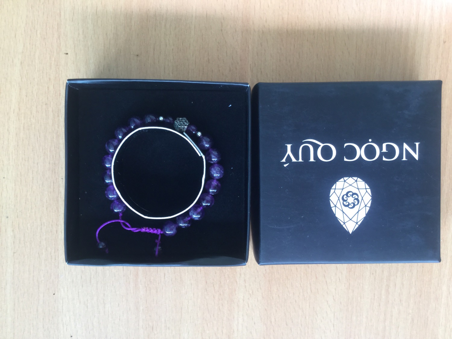 Vòng tay dễ thương, giống với hình, hài lòng khi nhận hàng.