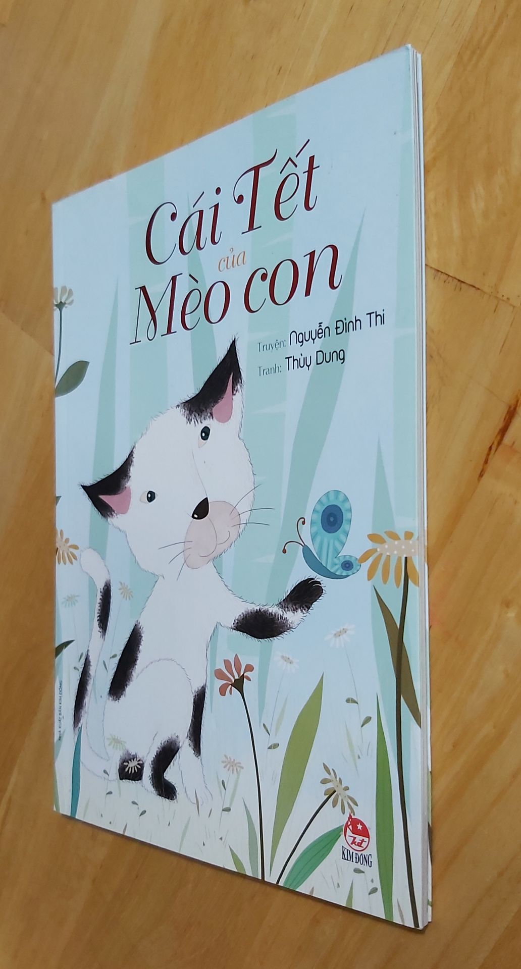 Sách của NXB Kim Đồng luôn là lựa chọn của mình. Nội dung đơn giản và ý nghĩa. Sách thiết kế đẹp, nhiều hình minh họa.
Dịch vị Tiki tiện lợi và nhanh gọn. Like & Thanks!