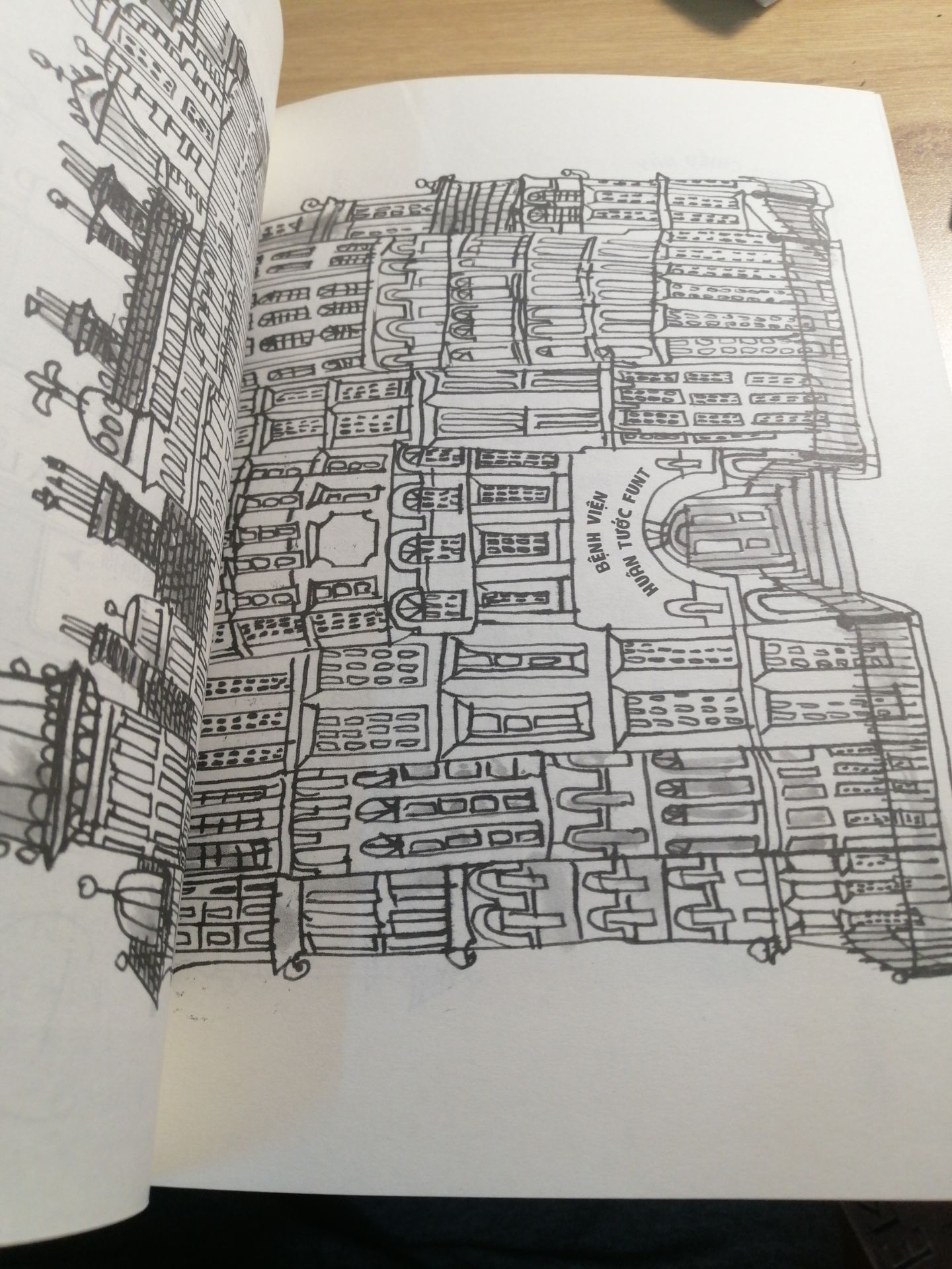 Giao hàng nhanh mặc dù mình đặt giao tiết kiệm. Sản phẩm không có bookcare và bị xước sát khá nhiều nhưng không bị móp méo. Mình hơi lười nên không thêm ảnh. Mọi người vẫn nên mua nhé.