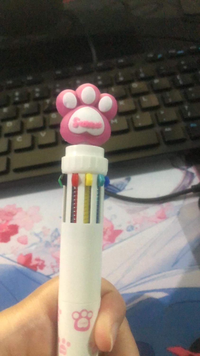 Bút cute phô mai que hihi, xinh giống hình. Hình feedback hơi mờ tí ạ.