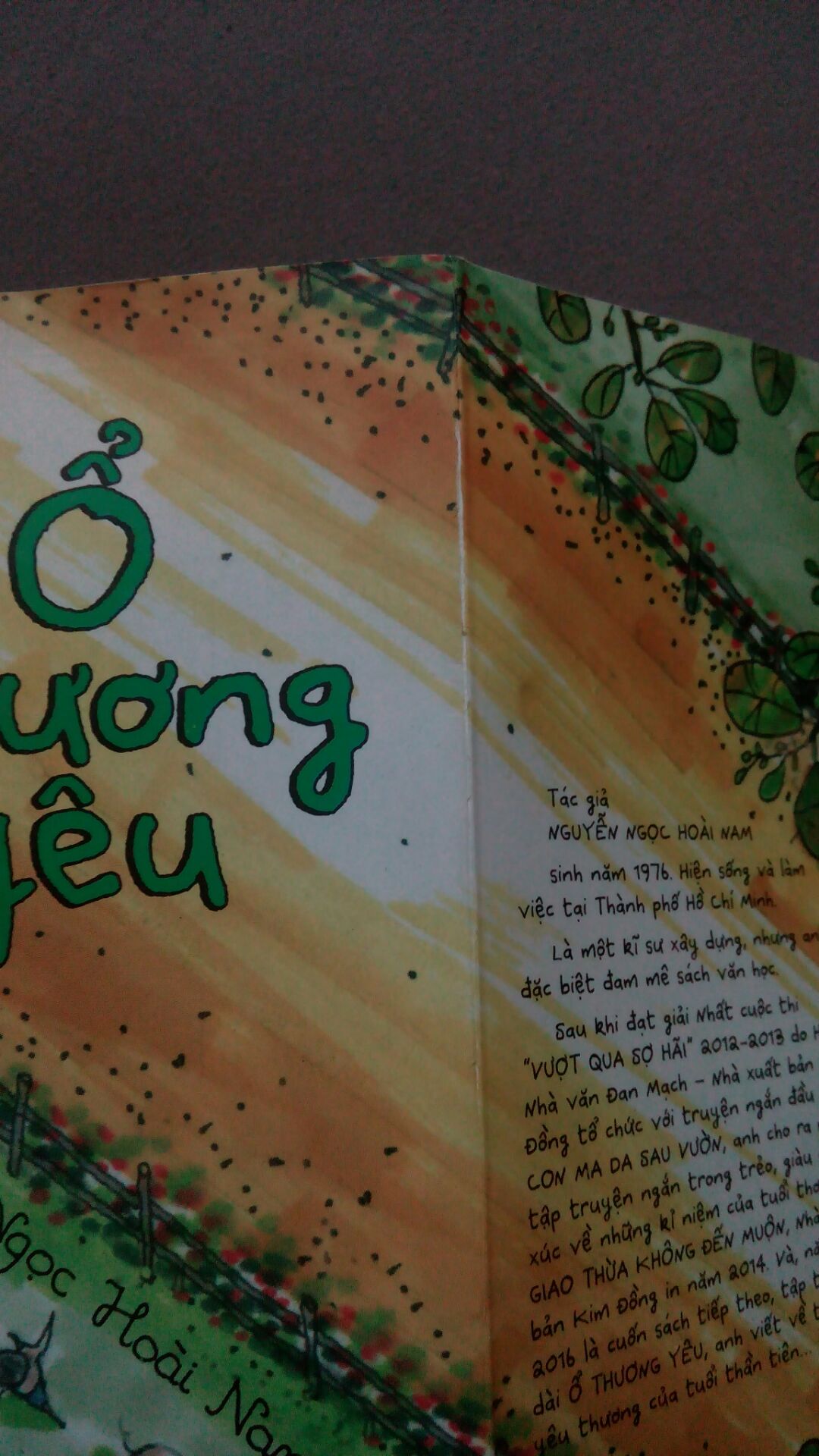 sách đc giao với tình trạng tệ kinh khủng, như sách cũ,đã vậy chưa kể phần bìa gấp bị xước rách hết cả.Sách còn bị cong veo,mua hàng tiki đã lâu mà đây là lần đầu mình bực mình như thế.