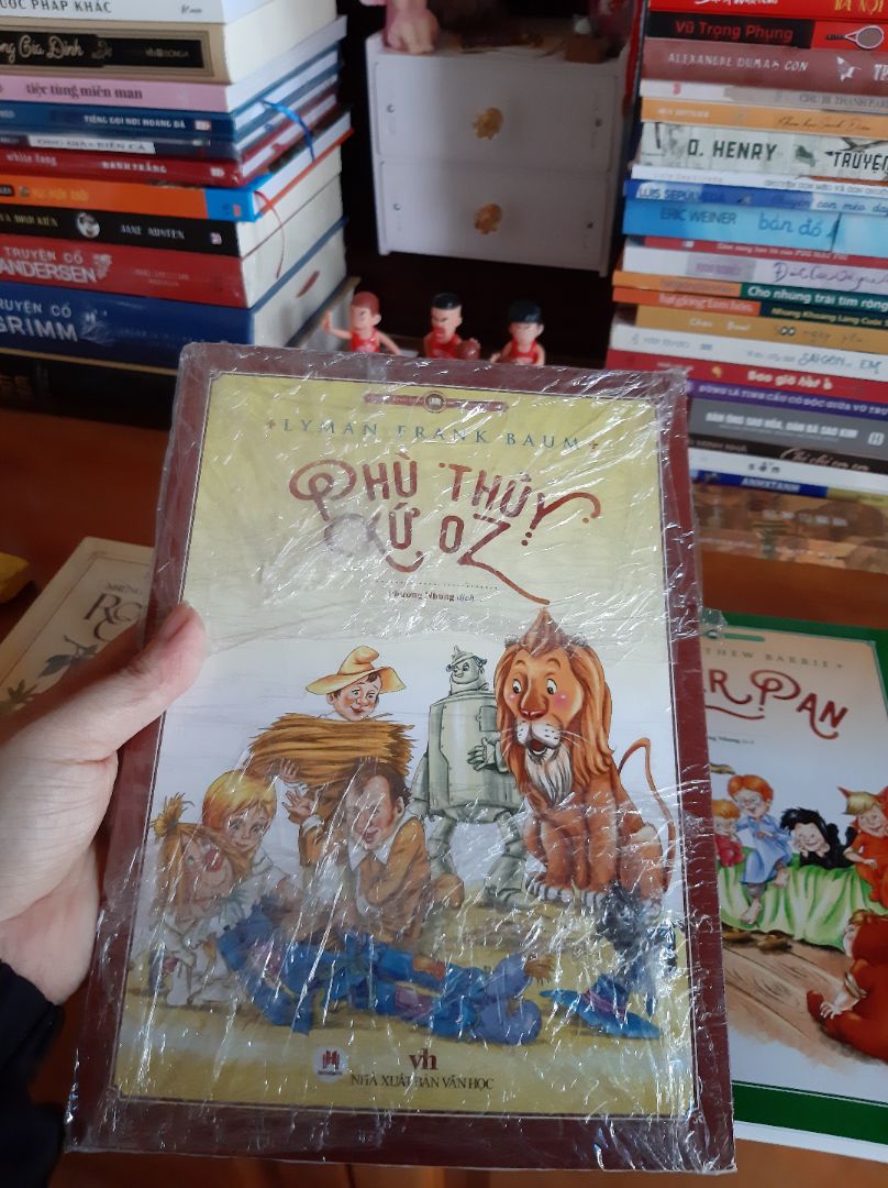 Sách đẹp ngoài sức tưởng tượng,  mới leng keng luôn, giấy trắng ,in màu 100%, rất xịn, đáng tiền lắm luôn. nên mua nè