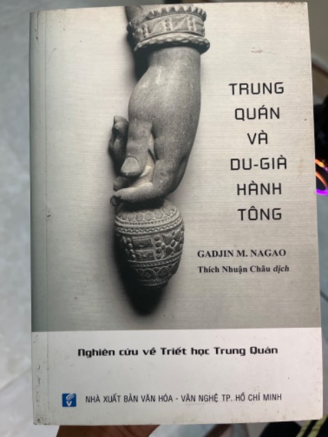 Sách quá dơ, cũ. Hình thức đóng gói tạm ổn. Có lẽ vì ít người đọc nên sách này không được giữ gìn. Không có bọc màng cứng bảo vệ sách