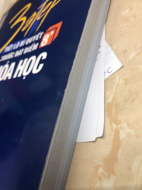 Sách gói kĩ, hơi cong phần giấy nma không sao, sách dày, chắc tay