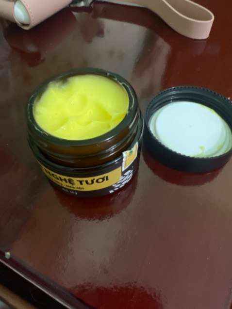 Kem thơm mùi nghệ, Ko rít Ko vàng da khi thoa tuy nhiên chưa biết kết quả thế nào phải sử dụng một thời gian mới đánh giá được.